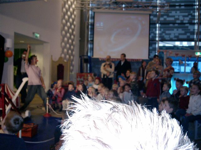 618x457 pixels (49K)