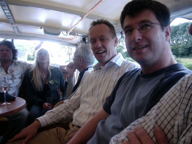 618x457 pixels (66K)