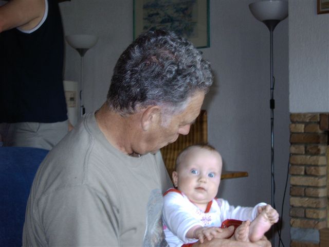 618x457 pixels (42K)