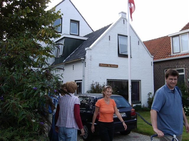 618x457 pixels (76K)