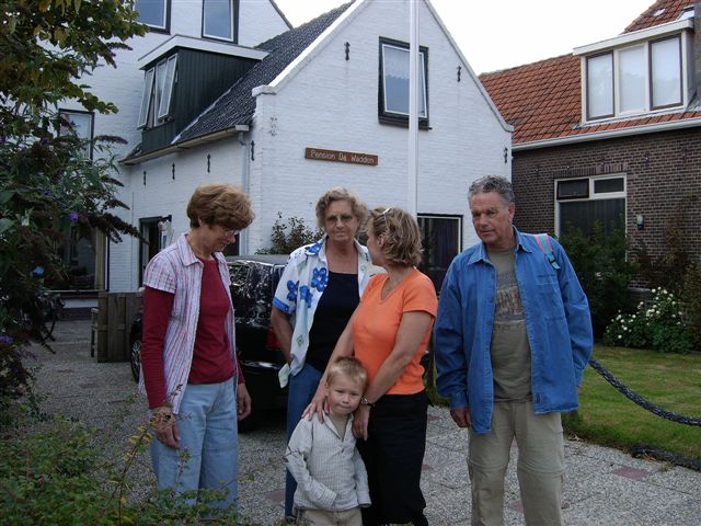 618x457 pixels (83K)