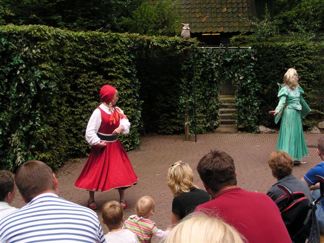 618x457 pixels (84K)