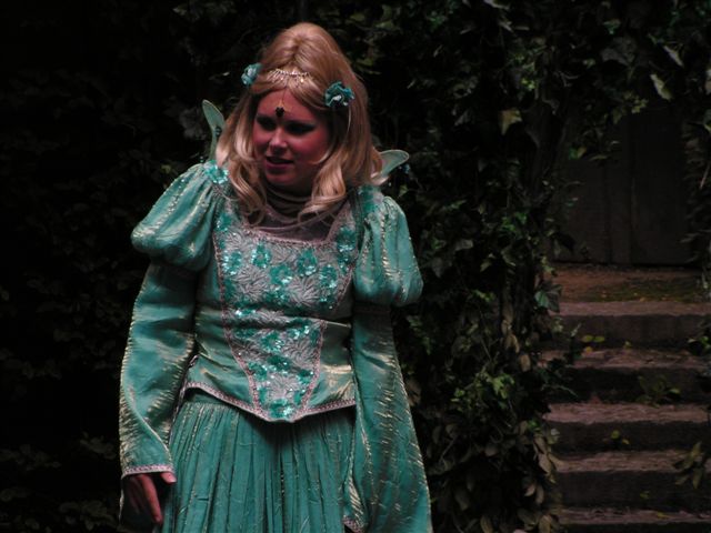 618x457 pixels (53K)