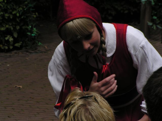 618x457 pixels (42K)