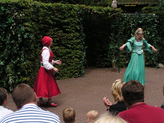 618x457 pixels (79K)