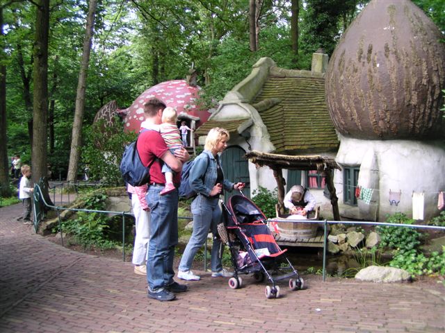 618x457 pixels (93K)