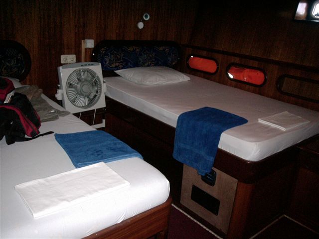 618x457 pixels (46K)