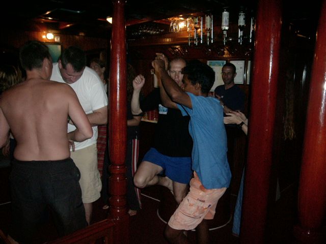 618x457 pixels (49K)