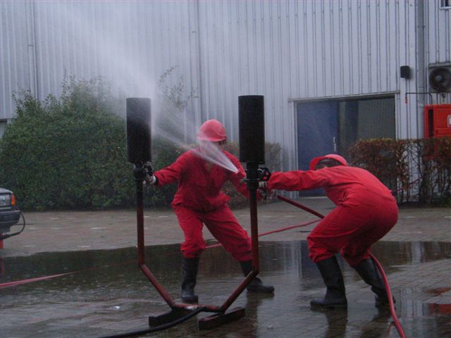 618x457 pixels (53K)