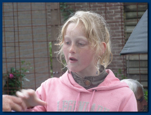 600x449 pixels (119K)