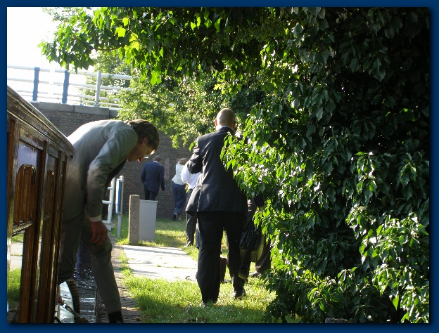 600x449 pixels (184K)