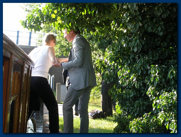 600x449 pixels (178K)