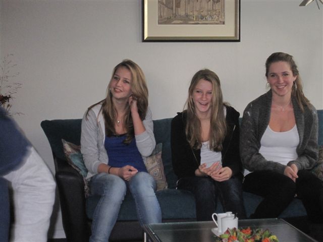 616x455 pixels (41K)