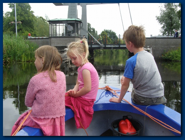 600x449 pixels (141K)