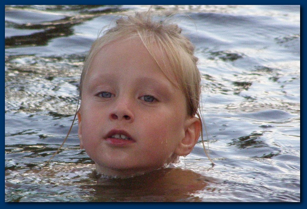 600x399 pixels (135K)