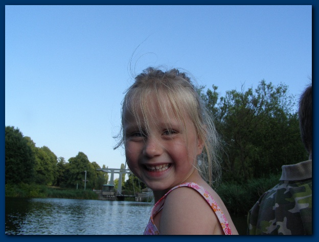 600x449 pixels (94K)