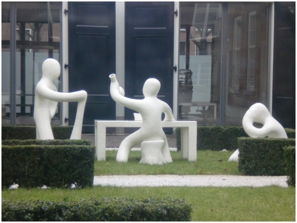 584x433 pixels (93K)