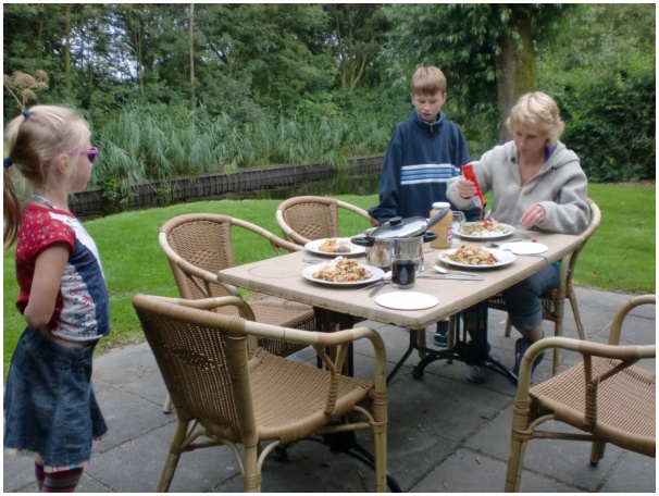 584x433 pixels (131K)