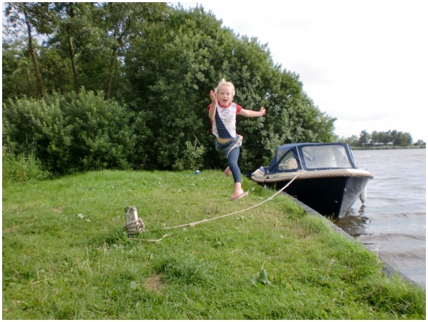 584x433 pixels (137K)