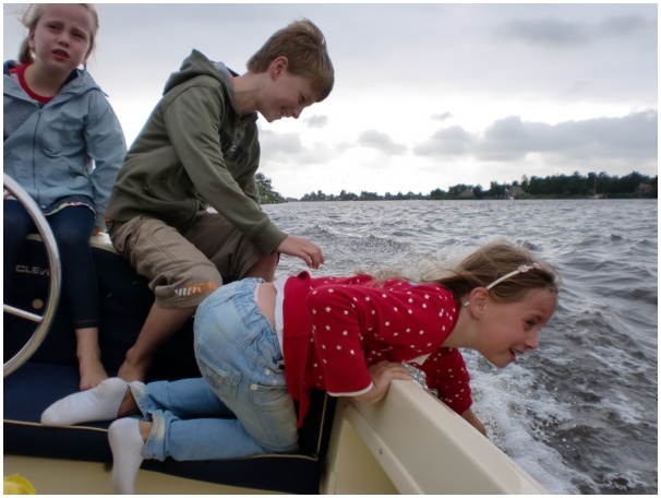 584x433 pixels (93K)