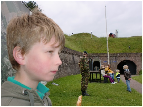 584x433 pixels (92K)