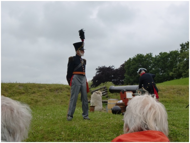 584x433 pixels (82K)