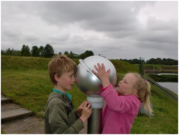 584x433 pixels (81K)