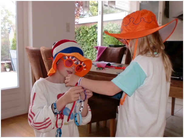 584x433 pixels (93K)