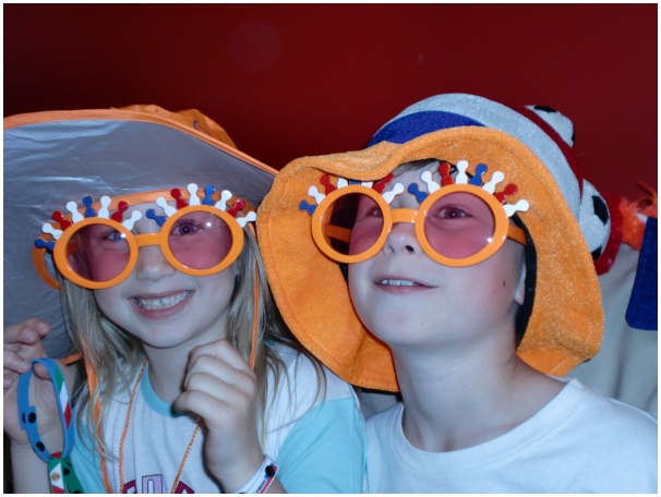 584x433 pixels (95K)