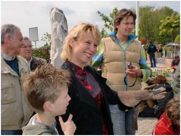 584x433 pixels (112K)