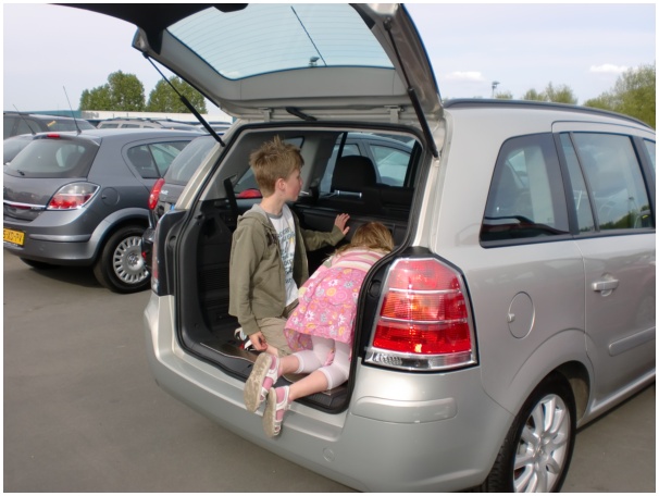 584x433 pixels (94K)