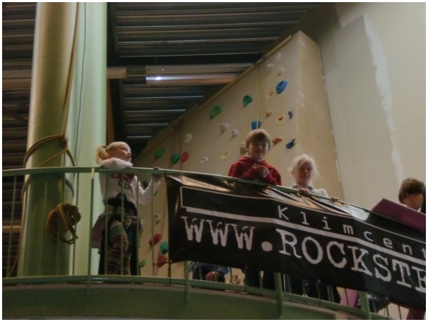 584x433 pixels (82K)