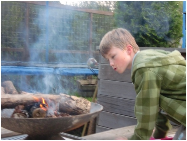 584x433 pixels (85K)