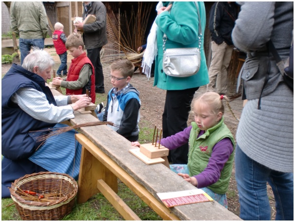 584x433 pixels (140K)