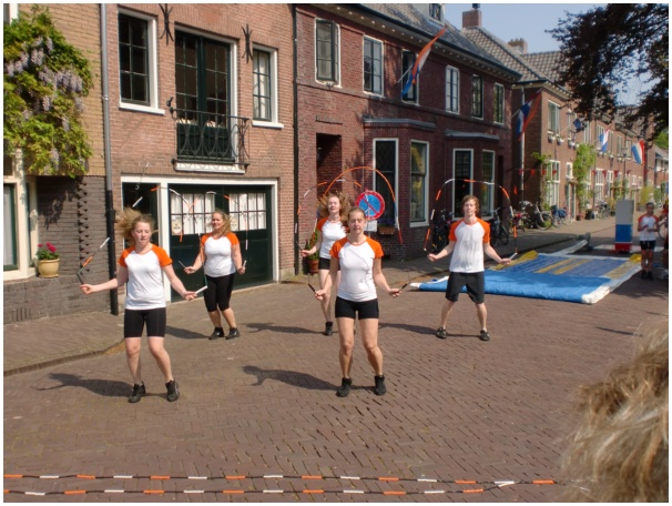 584x433 pixels (140K)