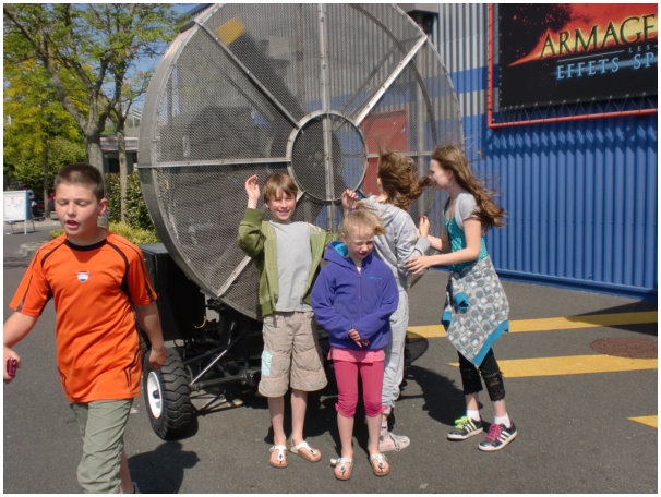 584x433 pixels (136K)