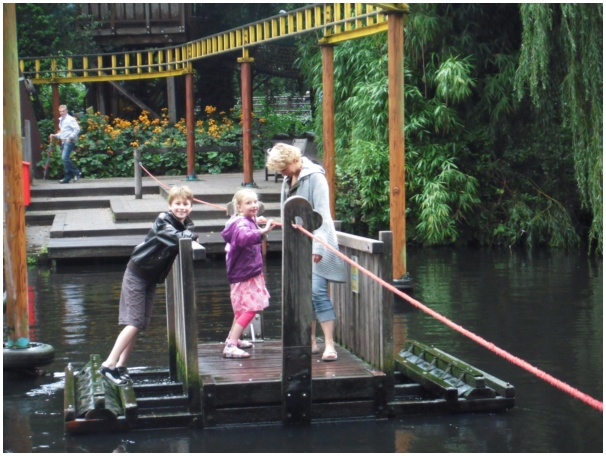 584x433 pixels (131K)