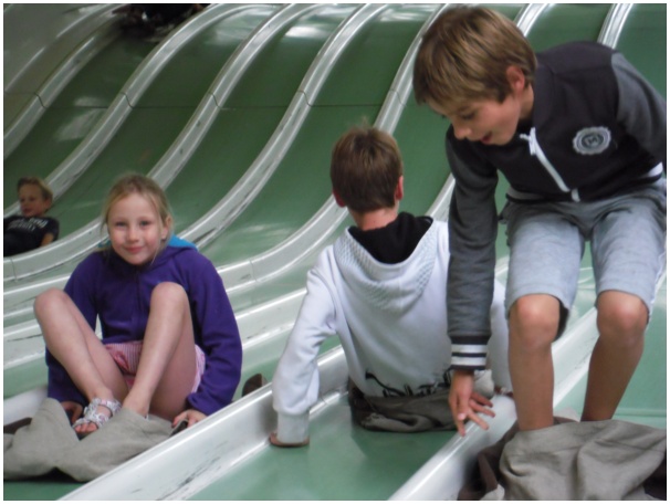 584x433 pixels (89K)