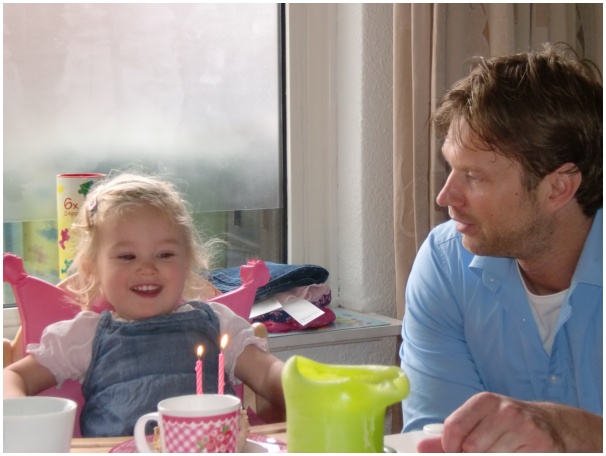 584x433 pixels (81K)