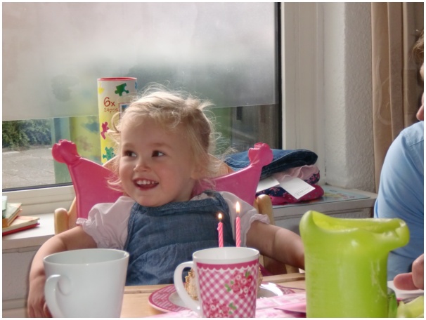 584x433 pixels (83K)