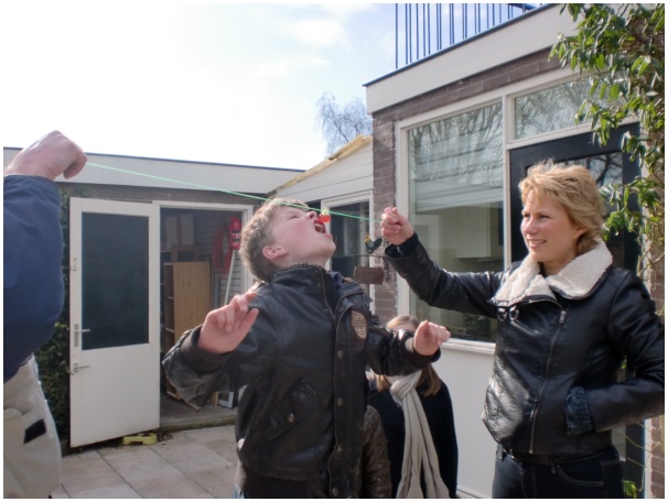 584x433 pixels (93K)