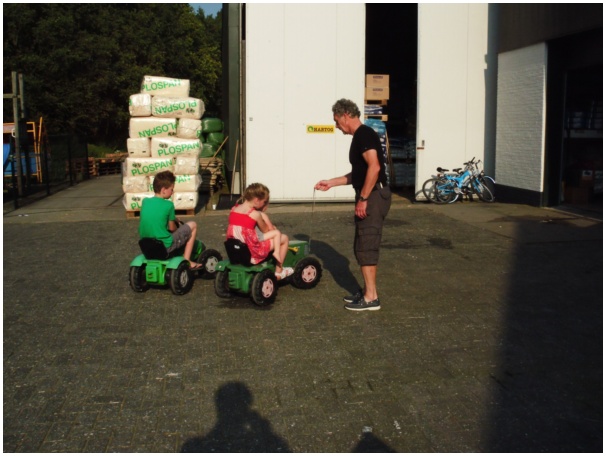 584x433 pixels (98K)