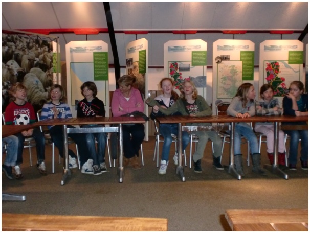 584x433 pixels (104K)