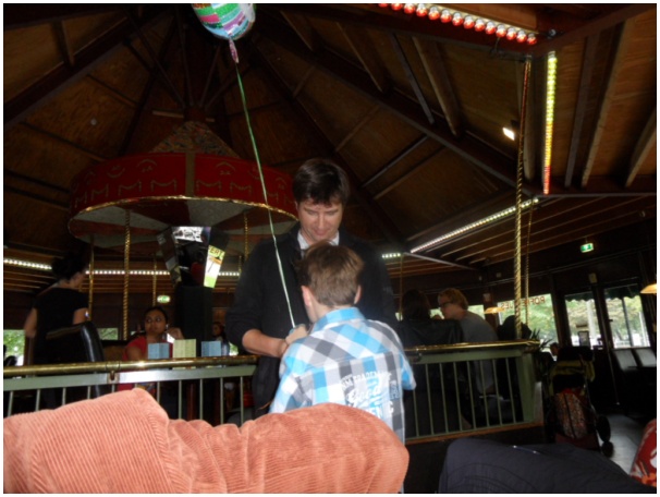 584x433 pixels (99K)