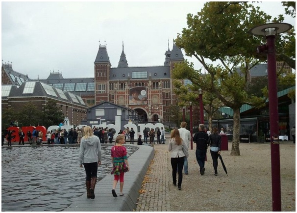 584x411 pixels (112K)