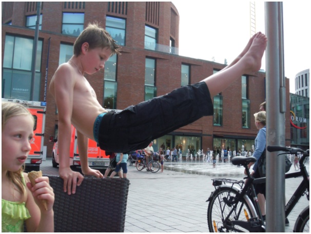 584x433 pixels (102K)