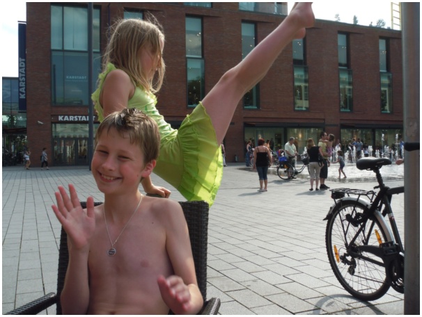 584x433 pixels (105K)