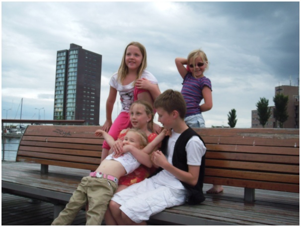 584x433 pixels (85K)