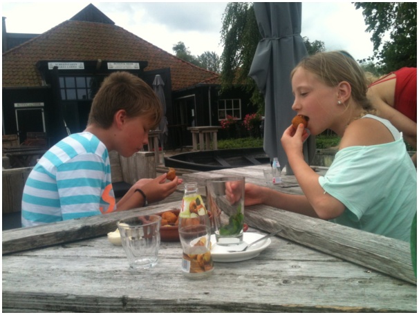 584x433 pixels (105K)