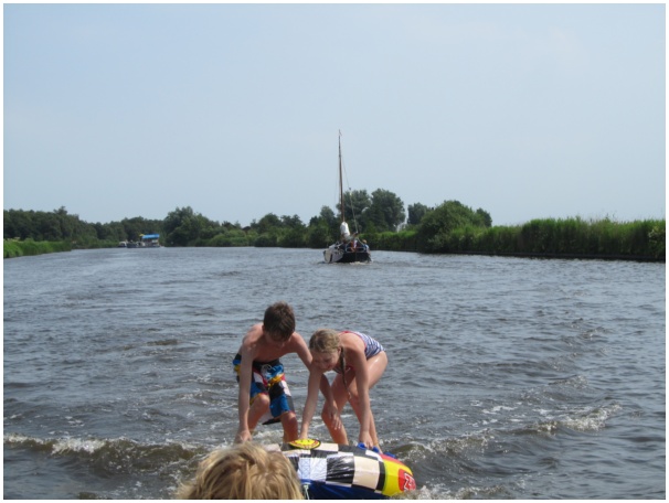 584x433 pixels (85K)